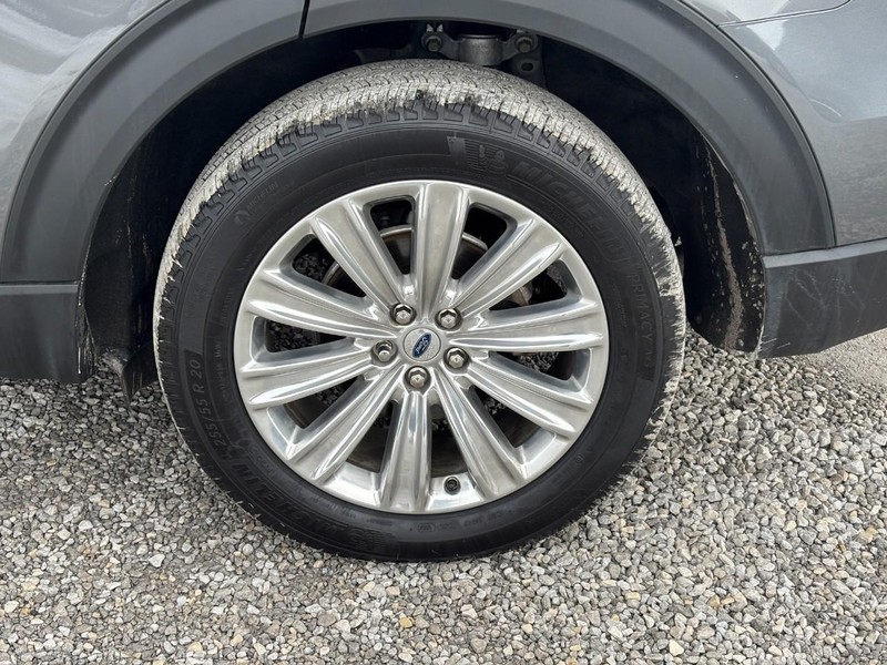 Ford Explorer Vehicle Full-screen Gallery Image 11