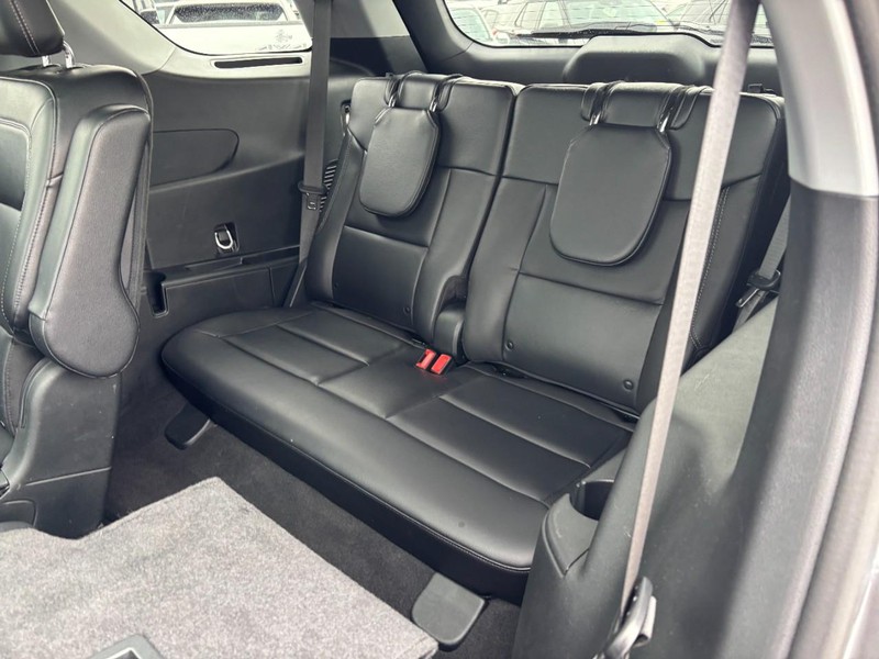 Ford Explorer Vehicle Full-screen Gallery Image 12