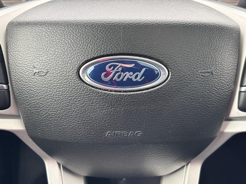 Ford Explorer Vehicle Full-screen Gallery Image 21