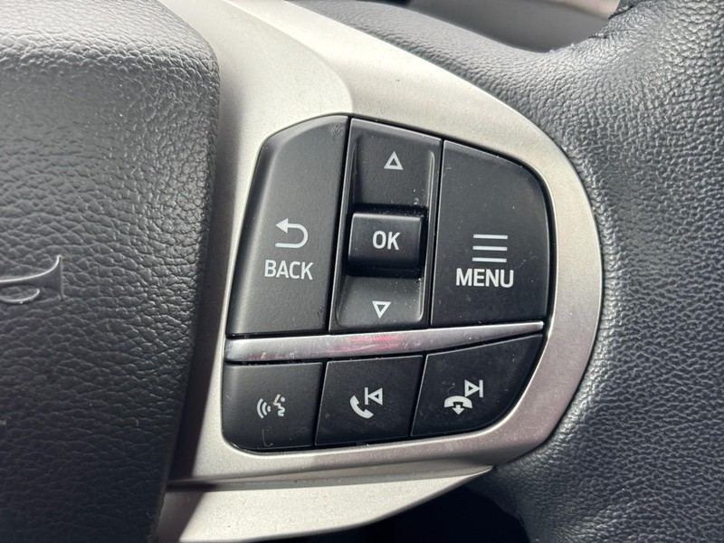 Ford Explorer Vehicle Full-screen Gallery Image 22