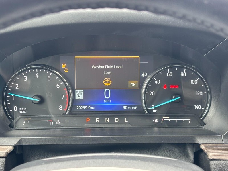 Ford Explorer Vehicle Full-screen Gallery Image 23