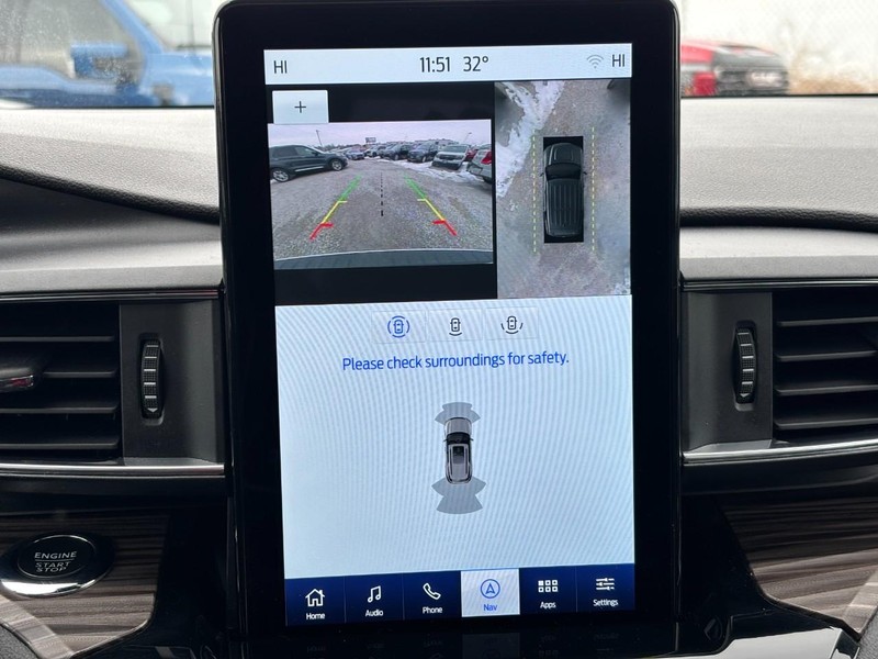 Ford Explorer Vehicle Full-screen Gallery Image 25