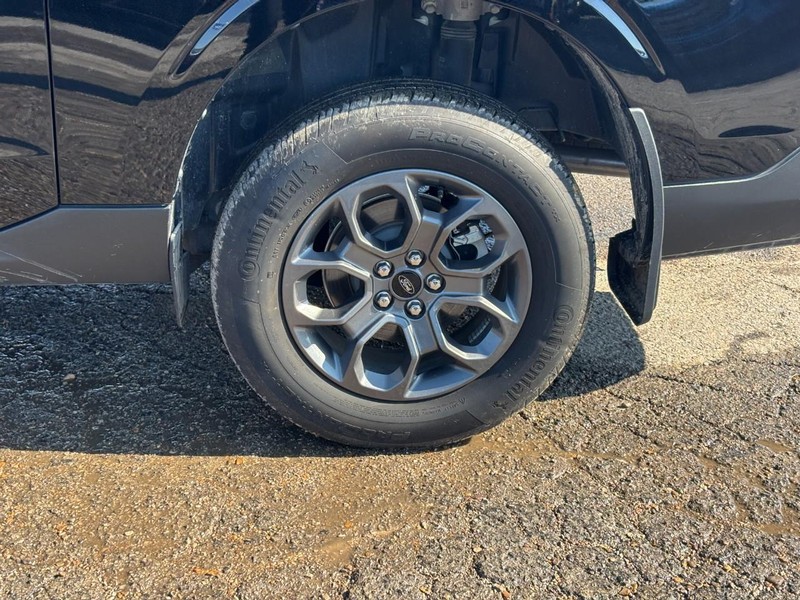 Ford Maverick Vehicle Image 11