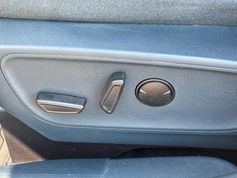 Ford Maverick Vehicle Image 17