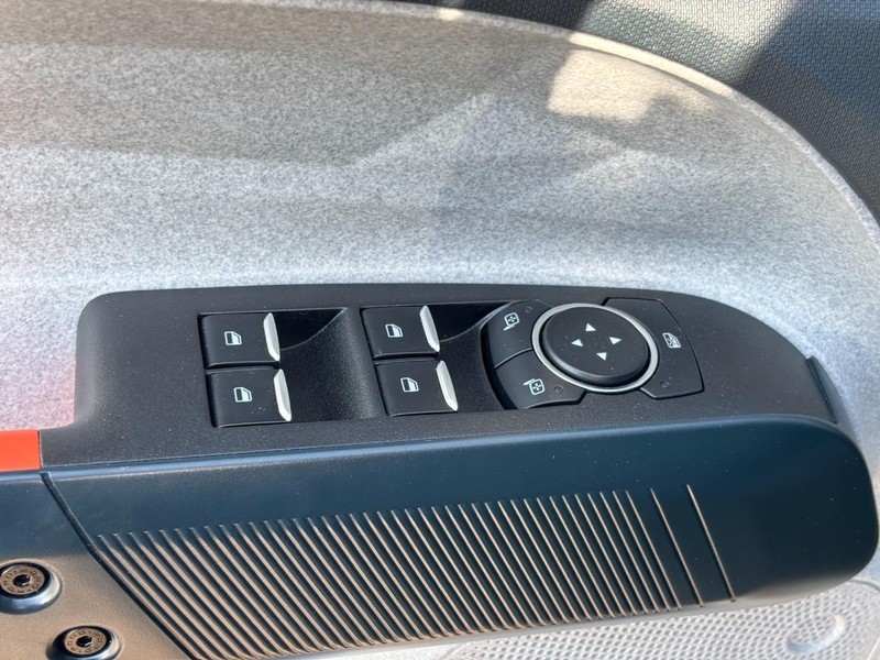 Ford Maverick Vehicle Image 18