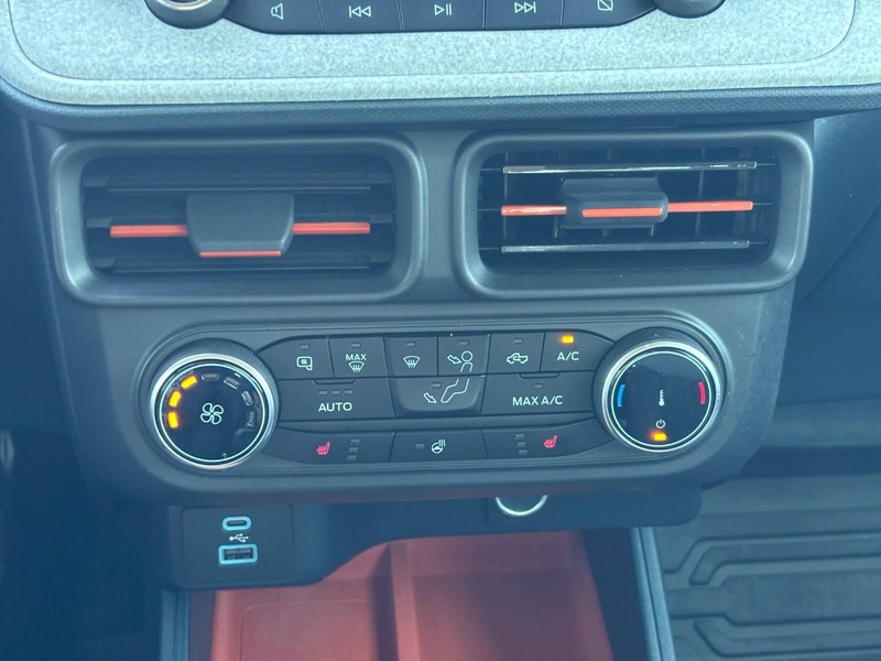 Ford Maverick Vehicle Image 26