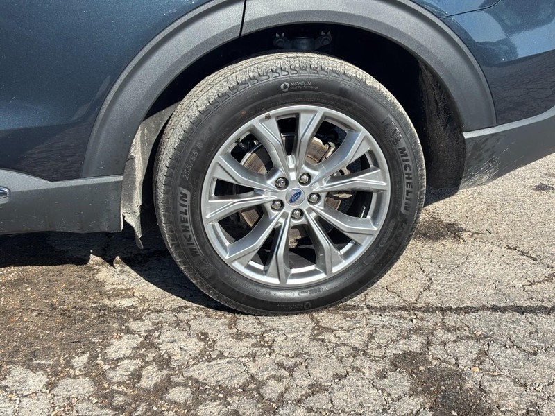 Ford Explorer Vehicle Full-screen Gallery Image 11