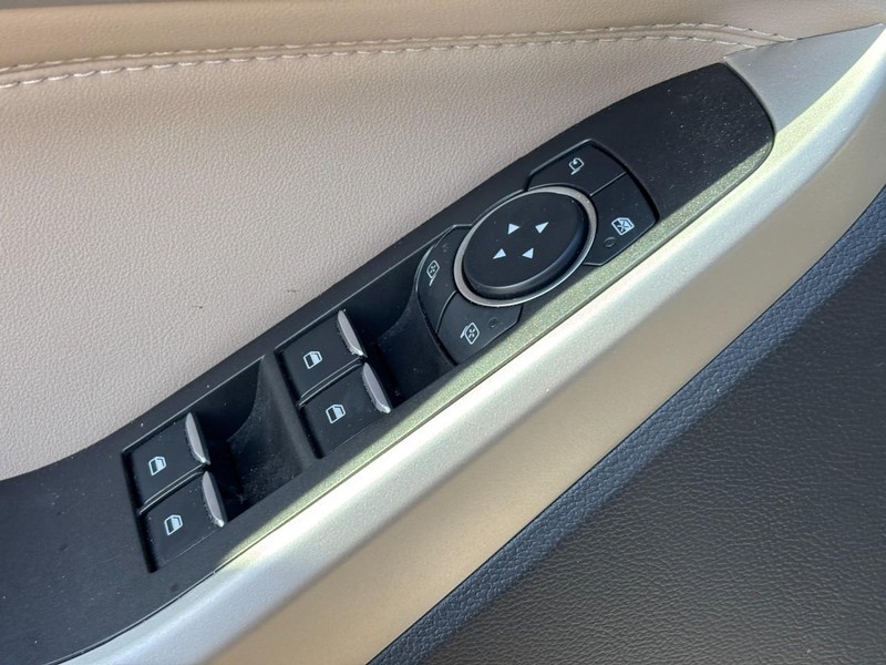 Ford Explorer Vehicle Full-screen Gallery Image 18