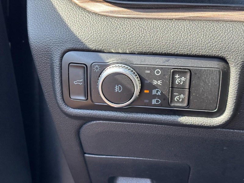 Ford Explorer Vehicle Full-screen Gallery Image 19