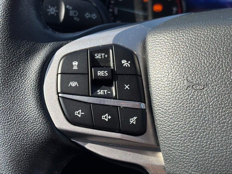 Ford Explorer Vehicle Full-screen Gallery Image 20