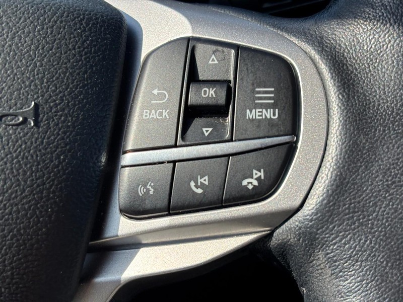 Ford Explorer Vehicle Full-screen Gallery Image 22