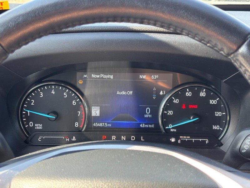 Ford Explorer Vehicle Full-screen Gallery Image 23