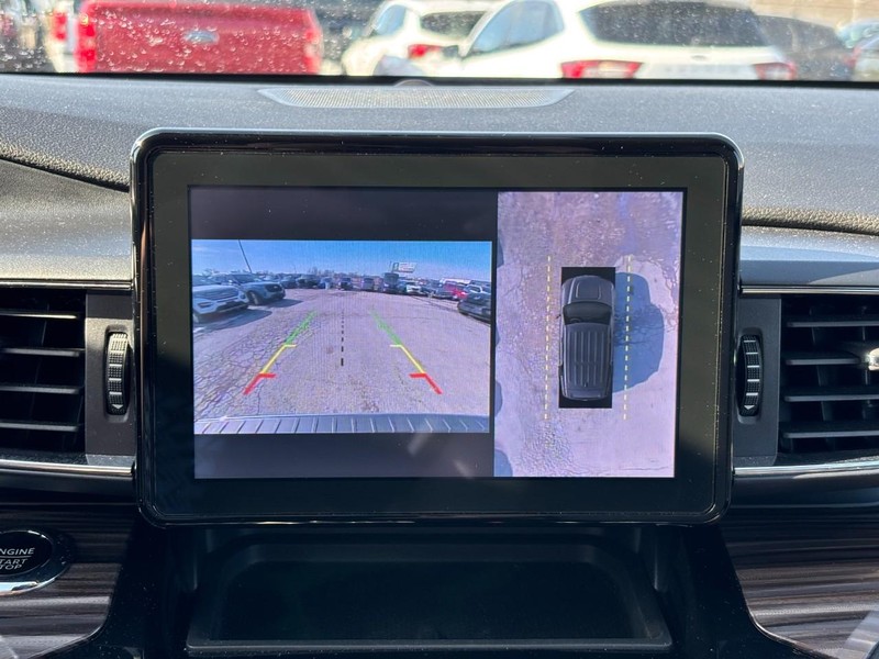 Ford Explorer Vehicle Full-screen Gallery Image 25