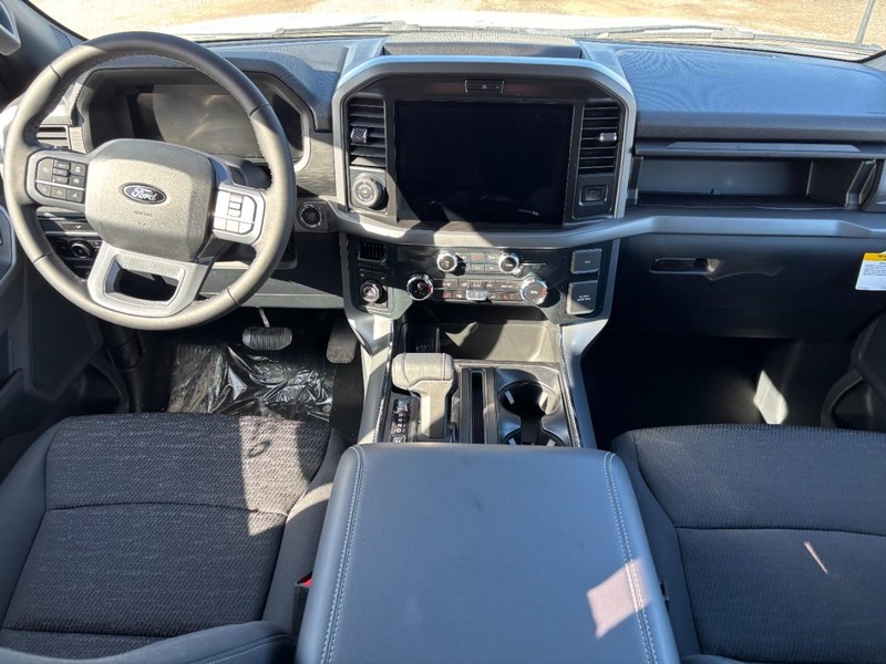 Ford F-150 Vehicle Full-screen Gallery Image 14