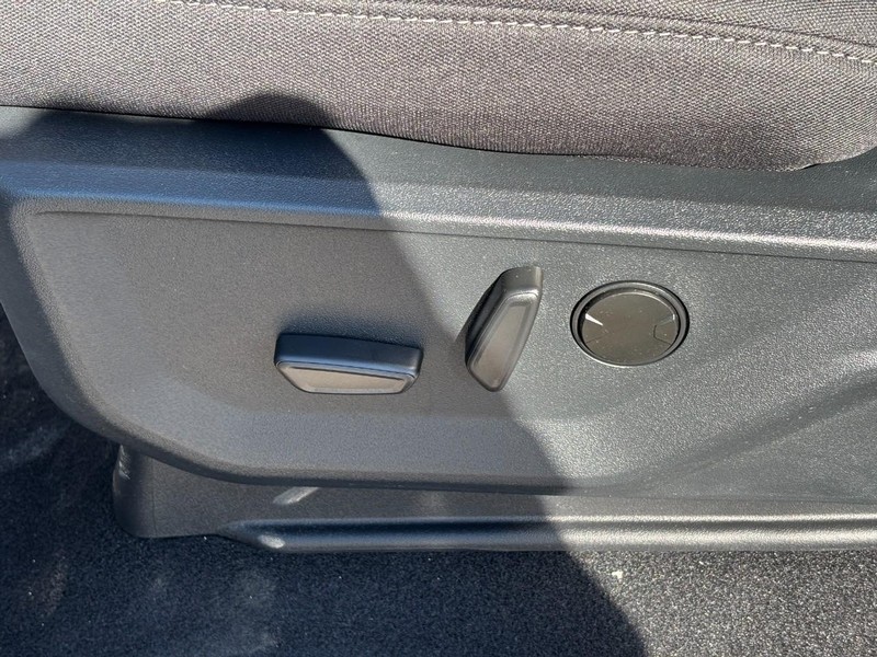 Ford F-150 Vehicle Full-screen Gallery Image 16