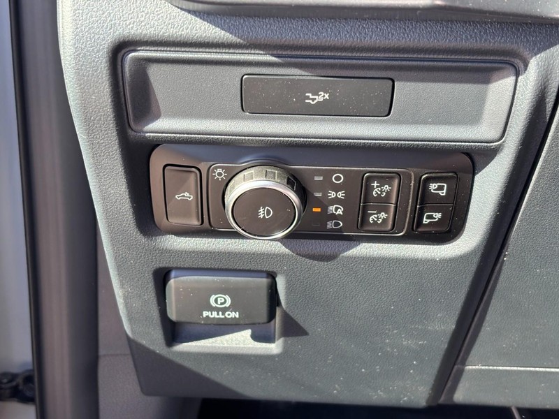 Ford F-150 Vehicle Full-screen Gallery Image 18