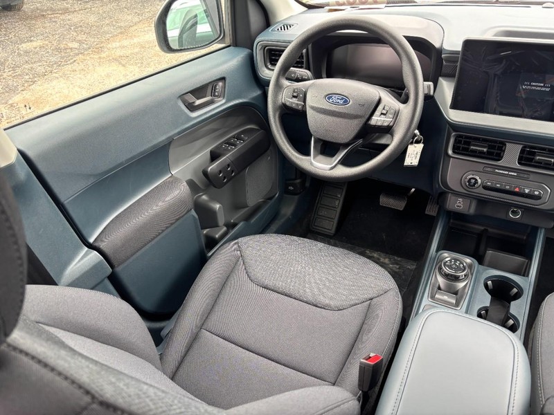 Ford Maverick Vehicle Full-screen Gallery Image 13