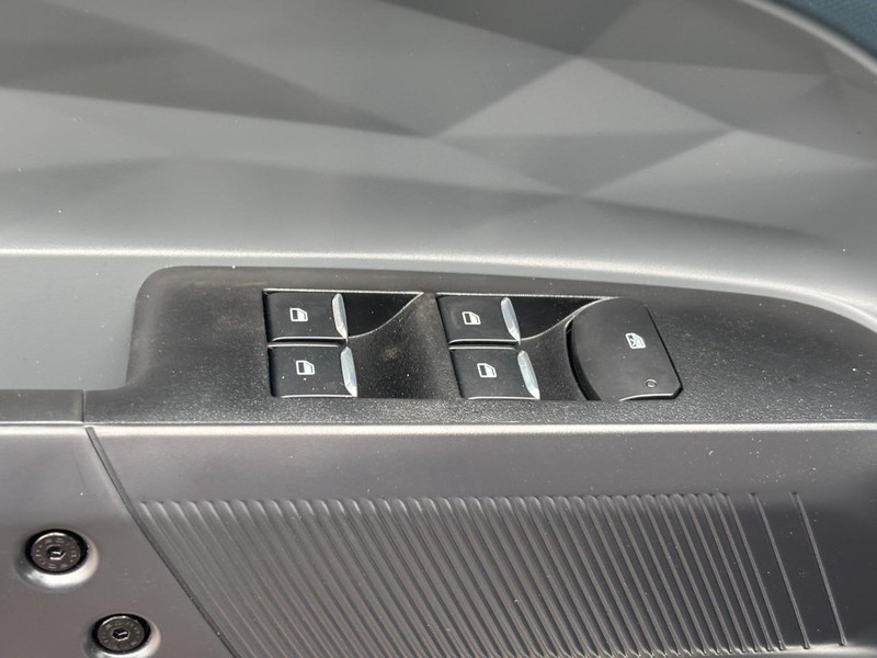 Ford Maverick Vehicle Full-screen Gallery Image 17