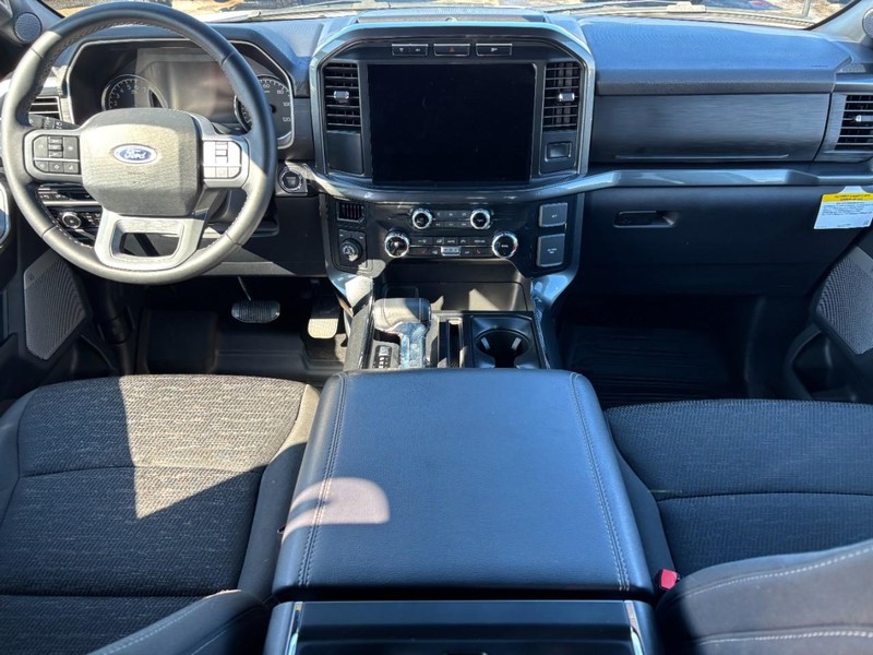 Ford F-150 Vehicle Full-screen Gallery Image 14