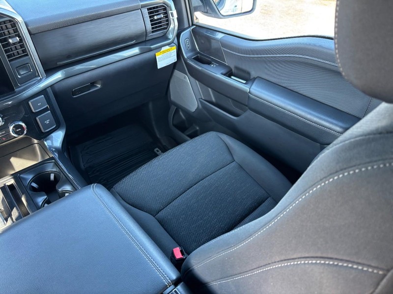 Ford F-150 Vehicle Full-screen Gallery Image 15