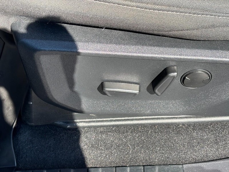 Ford F-150 Vehicle Full-screen Gallery Image 16