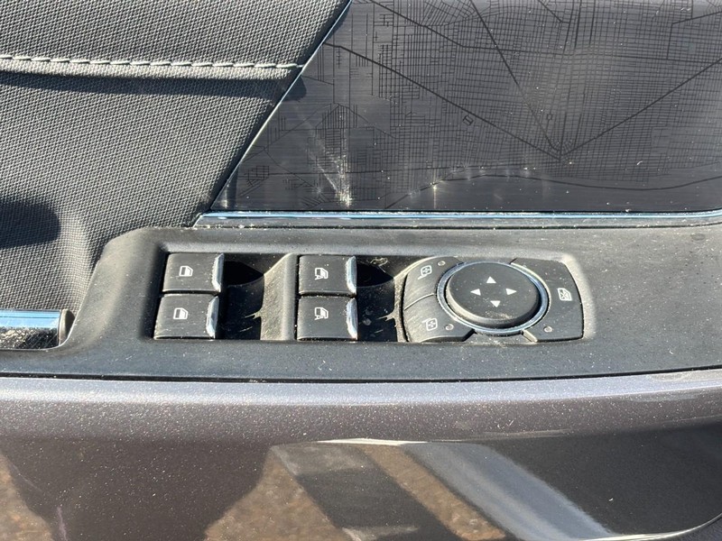 Ford F-150 Vehicle Full-screen Gallery Image 17