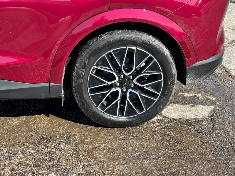 Ford Mustang Mach-E Vehicle Full-screen Gallery Image 11