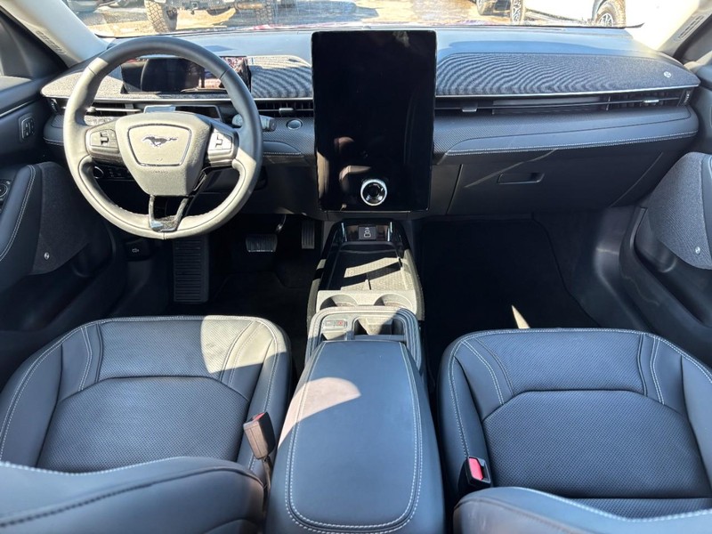 Ford Mustang Mach-E Vehicle Full-screen Gallery Image 14