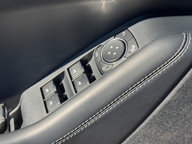 Ford Mustang Mach-E Vehicle Full-screen Gallery Image 17