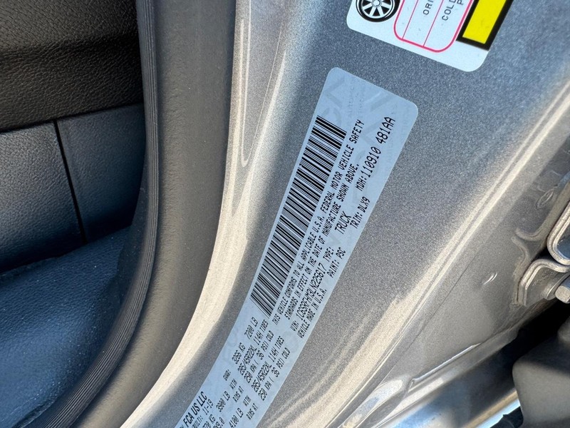 Ram 1500 Vehicle Full-screen Gallery Image 24