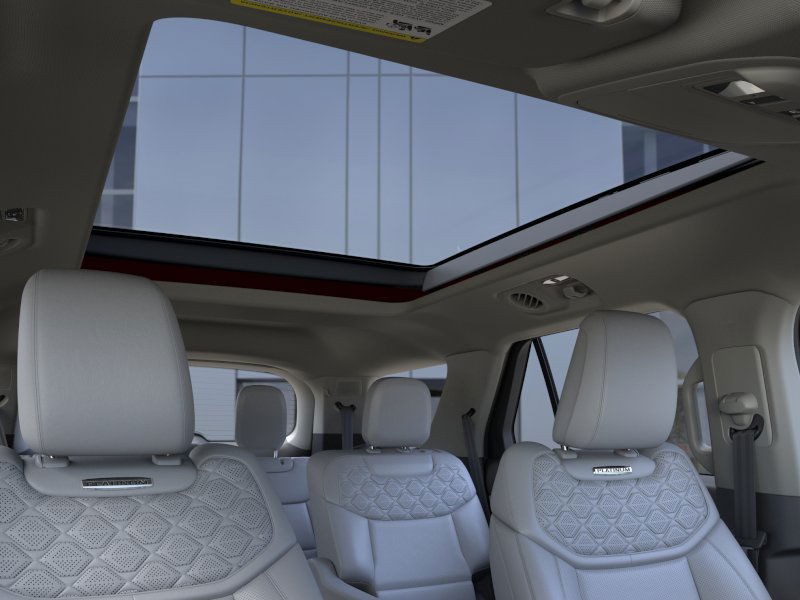 Ford Explorer Vehicle Full-screen Gallery Image 24