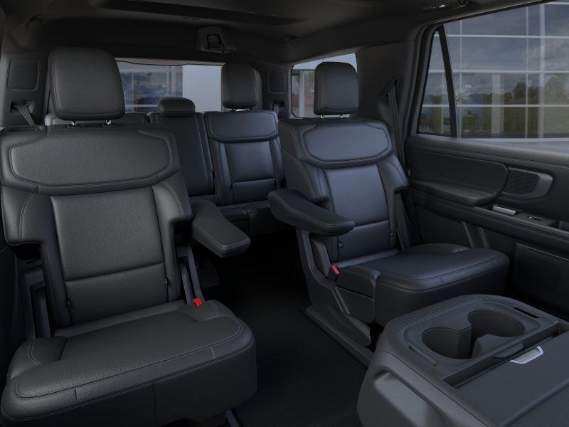 Ford Expedition Vehicle Full-screen Gallery Image 13