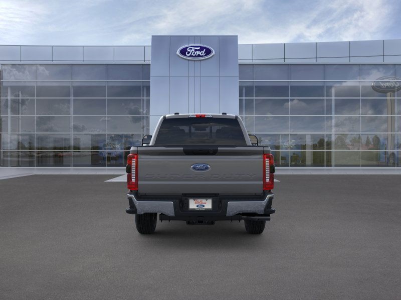 Ford Super Duty F-250 SRW Vehicle Full-screen Gallery Image 07