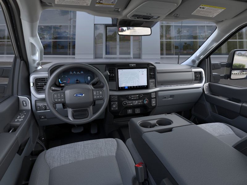 Ford Super Duty F-250 SRW Vehicle Full-screen Gallery Image 11