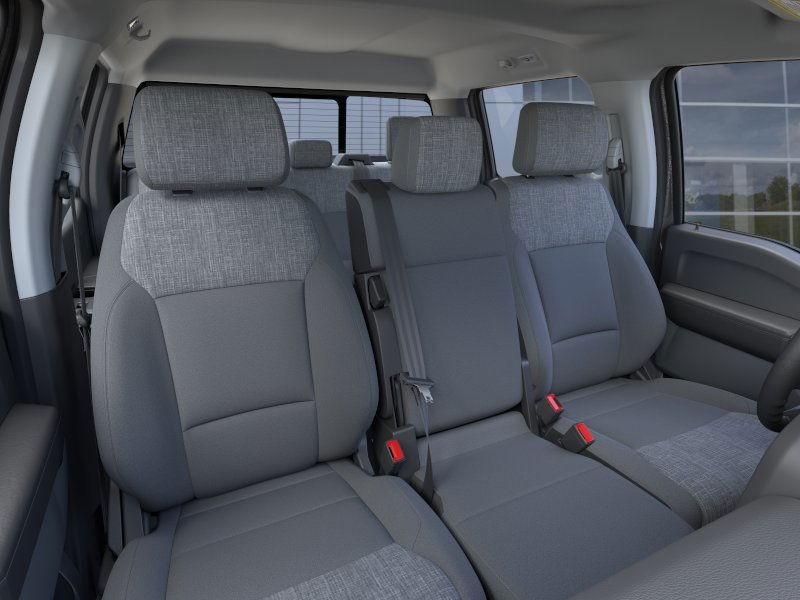 Ford Super Duty F-250 SRW Vehicle Full-screen Gallery Image 12