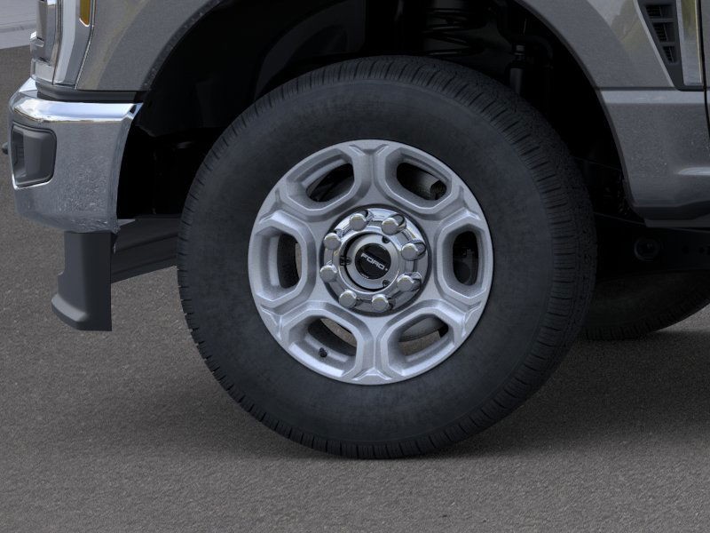 Ford Super Duty F-250 SRW Vehicle Full-screen Gallery Image 21