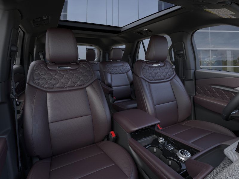 Ford Explorer Vehicle Full-screen Gallery Image 12