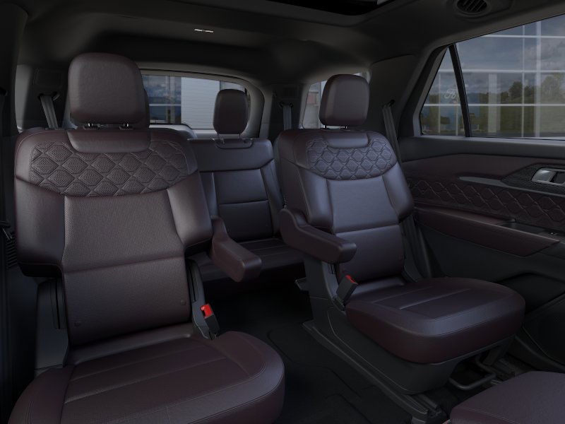 Ford Explorer Vehicle Full-screen Gallery Image 13