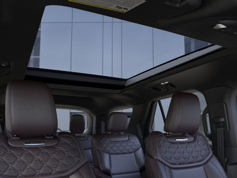 Ford Explorer Vehicle Full-screen Gallery Image 24