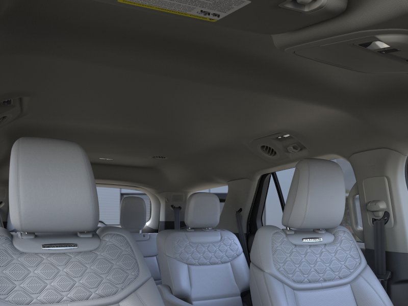 Ford Explorer Vehicle Full-screen Gallery Image 24