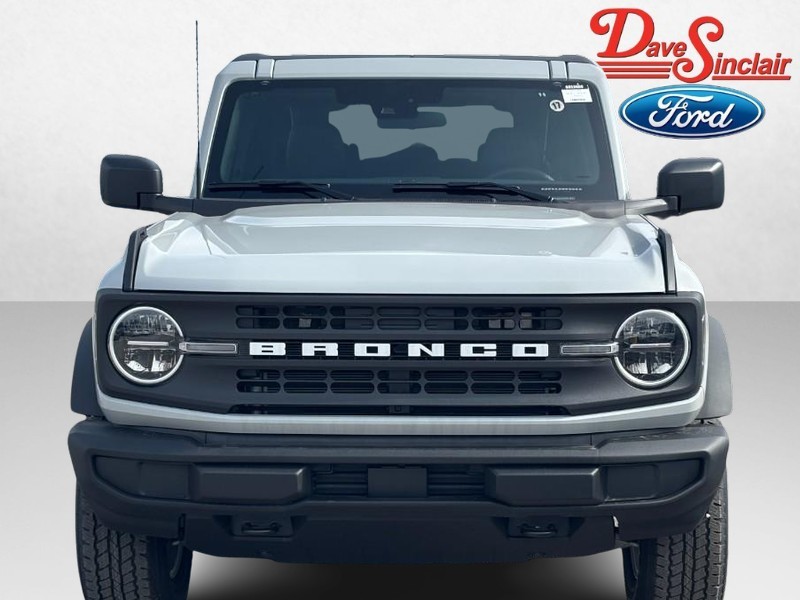 Ford Bronco Vehicle Image 02