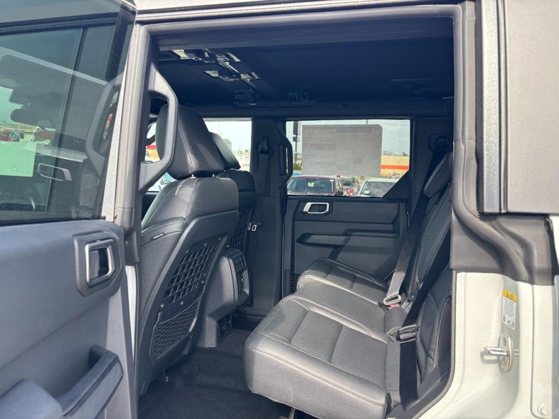 Ford Bronco Vehicle Image 12