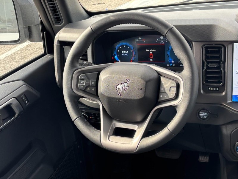 Ford Bronco Vehicle Image 14