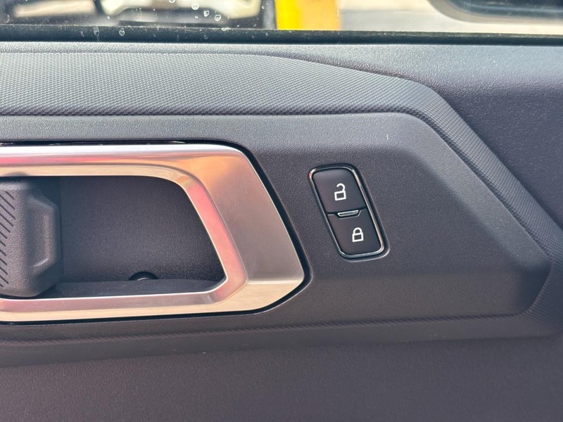 Ford Bronco Vehicle Image 18