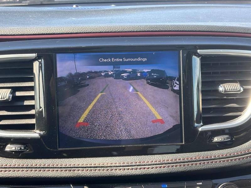 Chrysler Pacifica Vehicle Full-screen Gallery Image 26