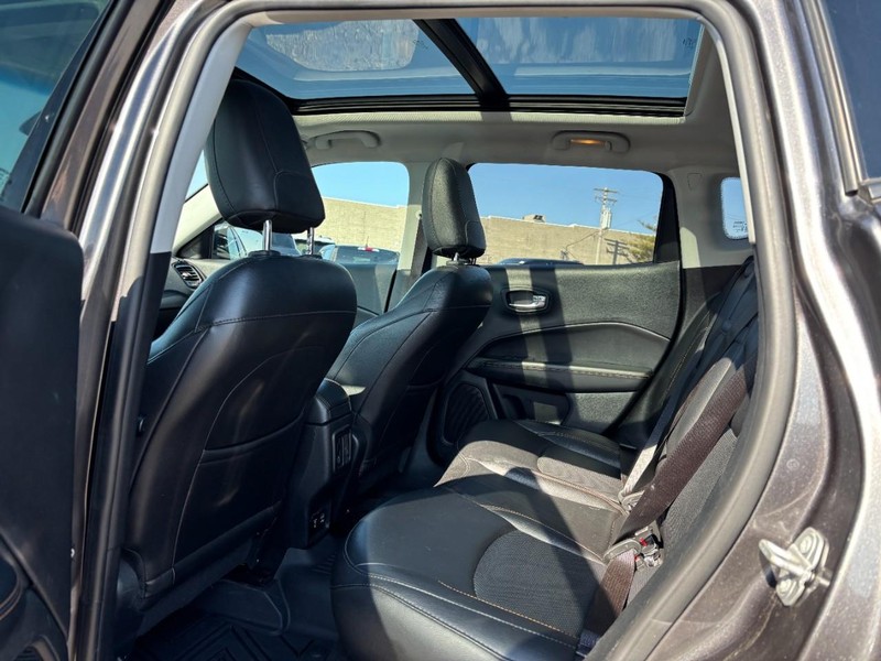 Jeep Compass Vehicle Image 12