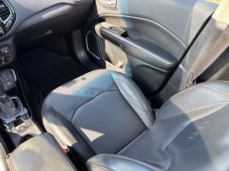 Jeep Compass Vehicle Image 16