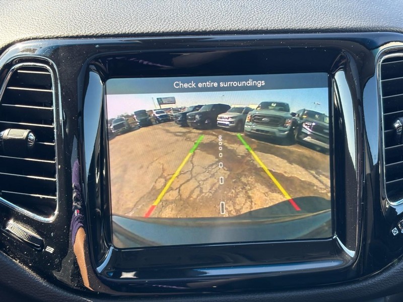 Jeep Compass Vehicle Image 25