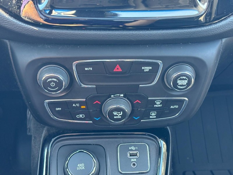 Jeep Compass Vehicle Image 26