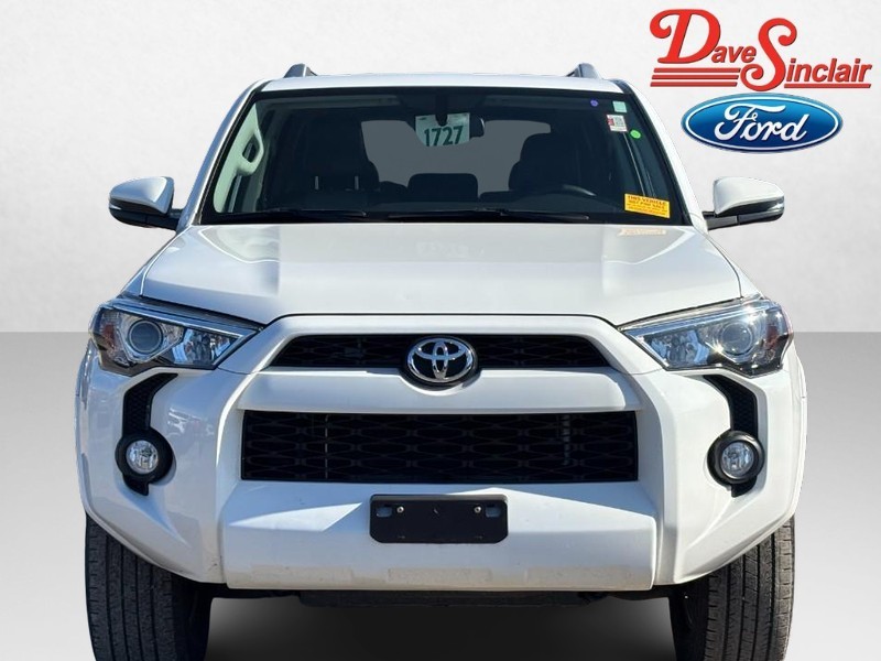 Toyota 4Runner Vehicle Full-screen Gallery Image 02